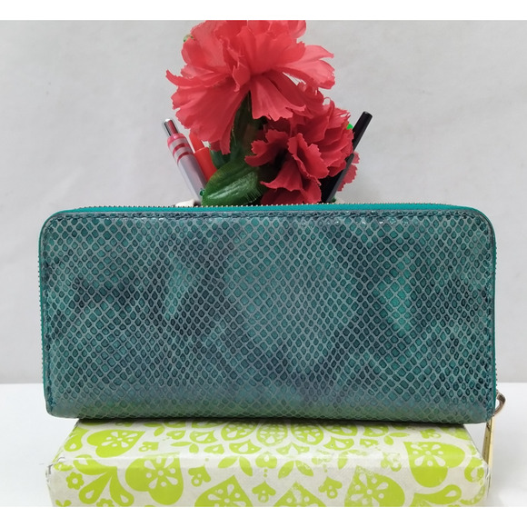 Michael Kors Green Leather Snakeskin Embossed Zip Around Credit Card Wallet - Picture 2 of 16